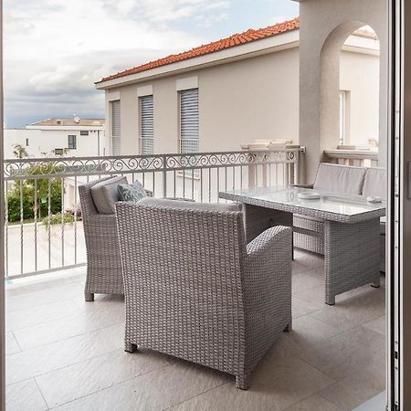 Deluxe Apartment Vila Carissa Малинска Экстерьер фото